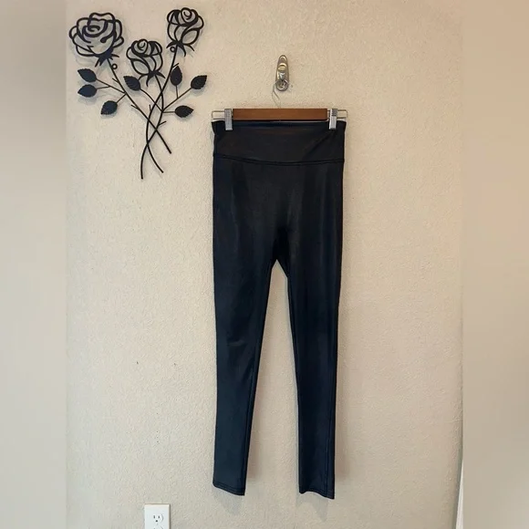 Serra Faux Leather Leggings / Wet Look Leggings Size Small - Picture 2 of 7